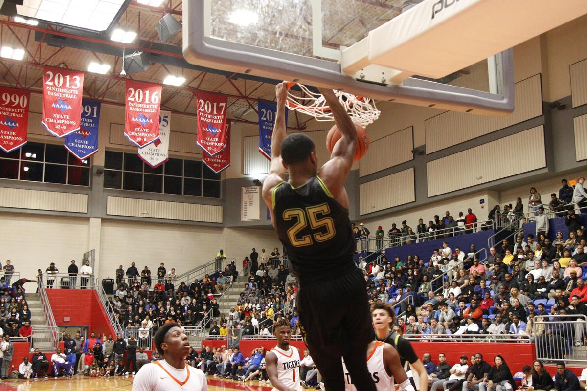 Player Dunking Image